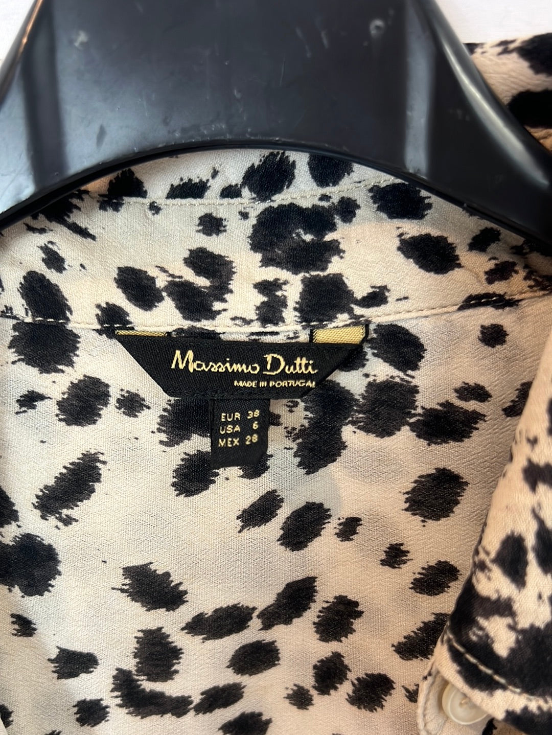 MASSIMO DUTTI. Camisa animal print fluida. T 38