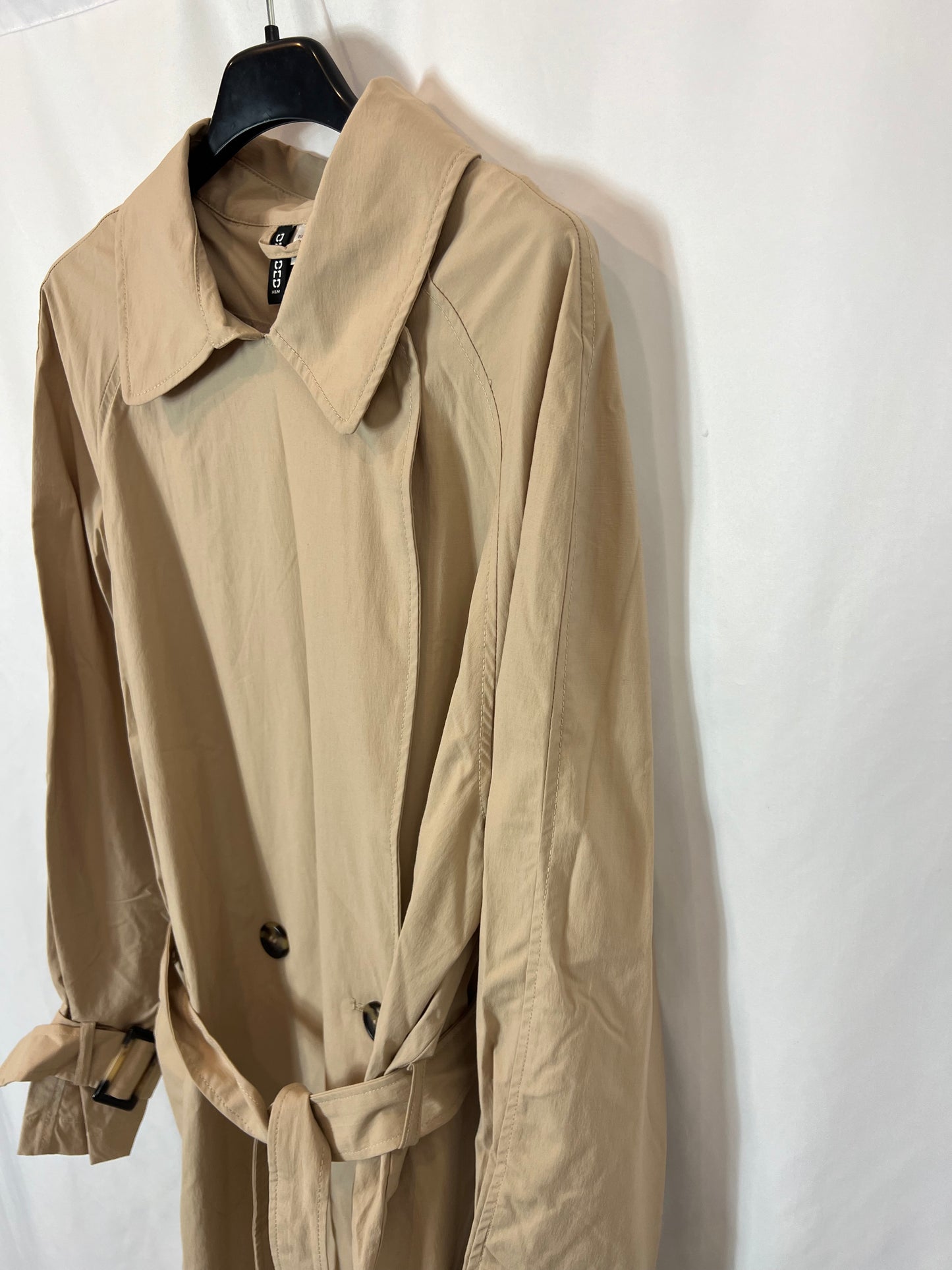 H&M. Gabardina larga beige. T S