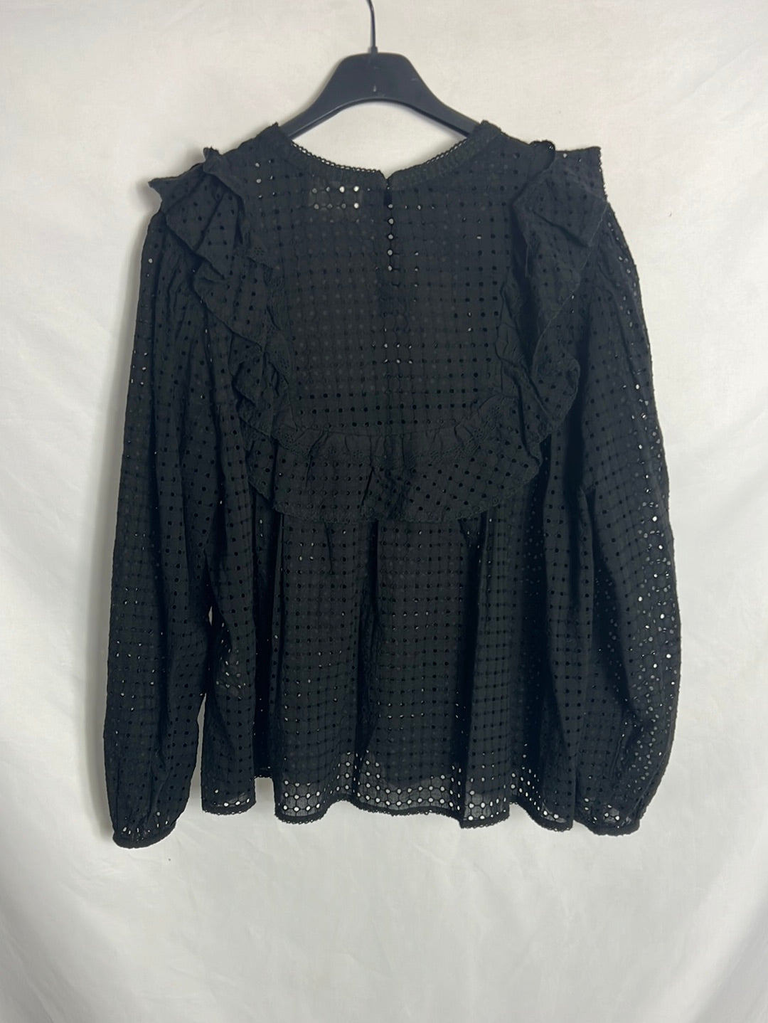 BIMBA Y LOLA. Blusa negra troquelada. T S