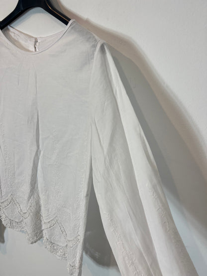 PANAMBI. Blusa blanca bordada T.36(Tara)