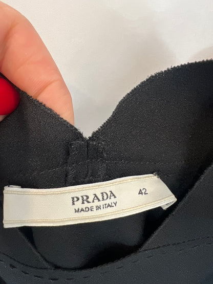 PRADA. Vestido negro detalle hombros. T 42