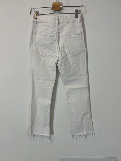 ZARA. pantalón denim blanco  T.36