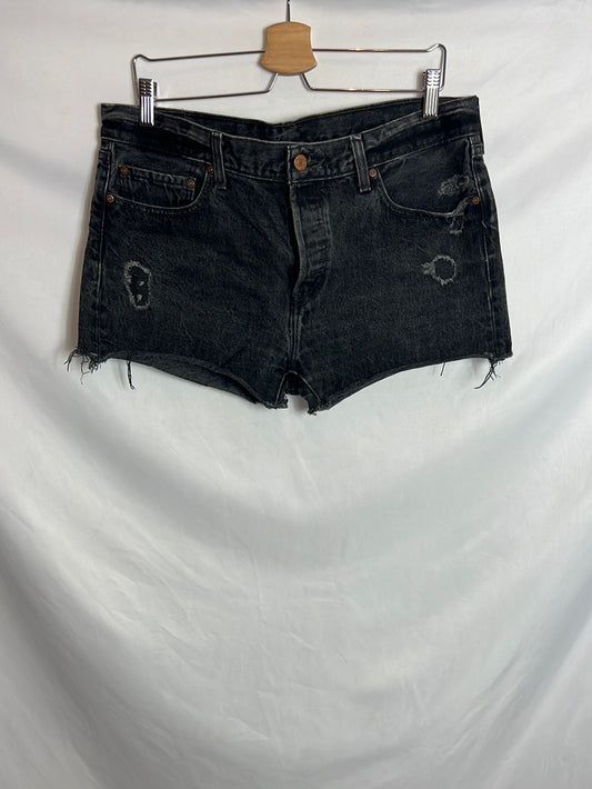 LEVI´S. Shorts denim negros efecto desgastado. T 31(42)