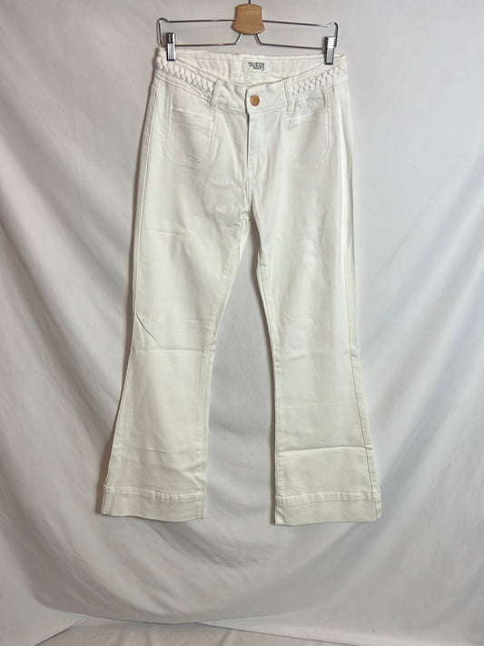 QUEEN HEARTS. Pantalón denim blanco ligeramente acampanado. T XL