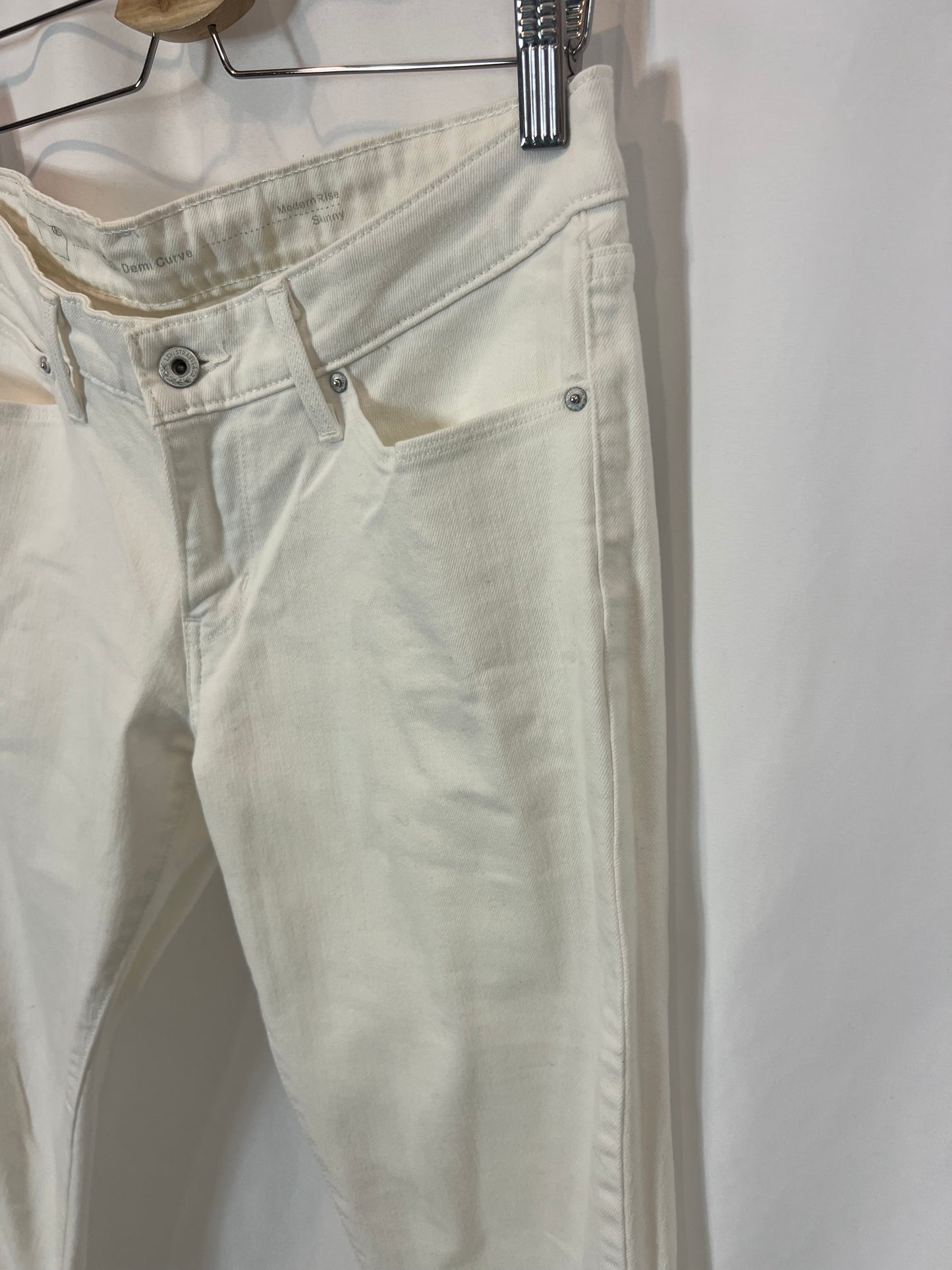 LEVI´S . Denim blanco skinny. T 30 (40)