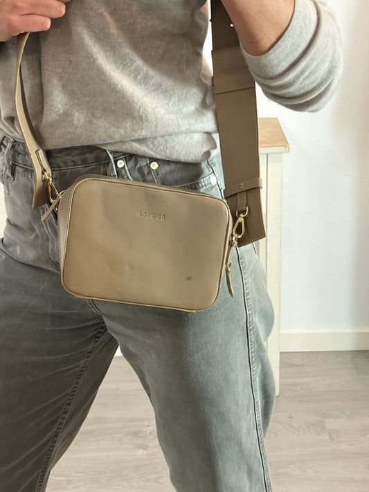 BOWACA. Bolso piel beige