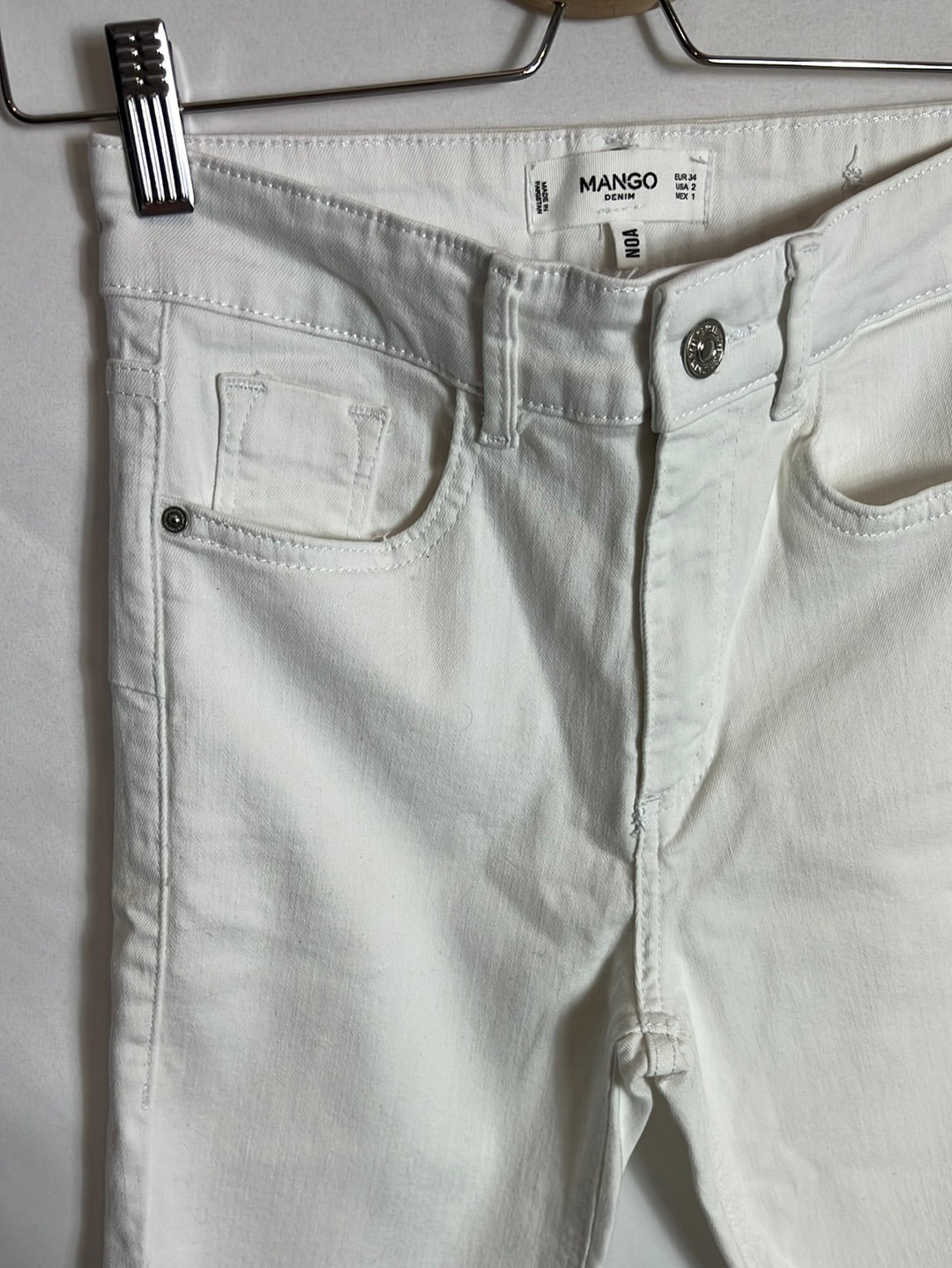 MANGO. Pantalón pitillo blanco  T.34