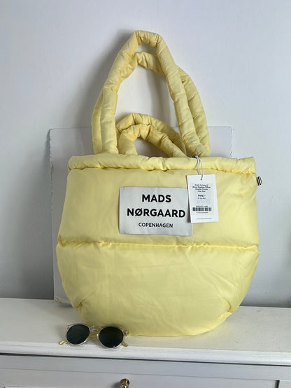 MADS NØRGAARD. Bolso acolchado amarillo claro