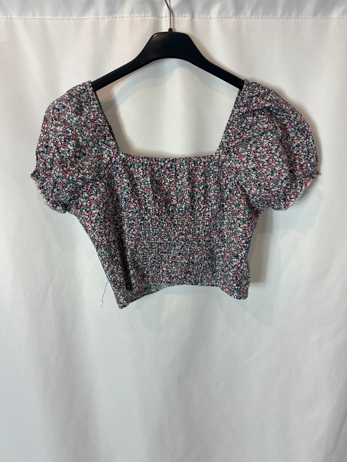 PAPER CLOSET. croptop flores abotonado T.xs