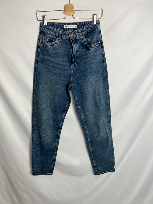 ZARA. Denim estilo mom  fit cremallera. T 34