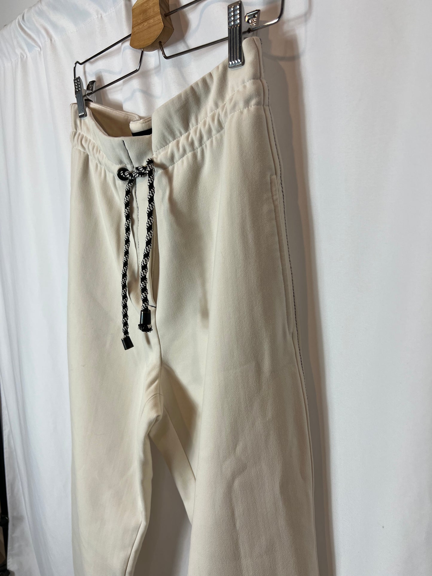 UTERQÜE. Pantalón beige slouchy T.s