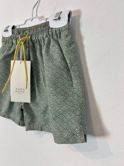 ZARA HOME. Bañador niño verde estampado. T 4-5 años