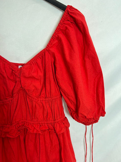 BERSHKA. Vestido corto rojo fruncidos. T M