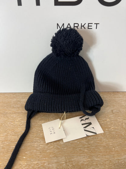 ZARA. Gorro azul pompom. T 3-5 años