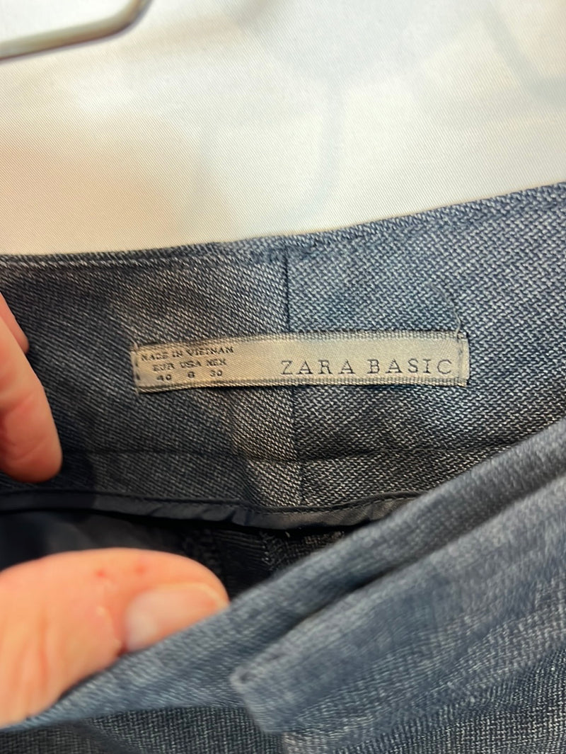 ZARA. Pantalón azul ancho T.40