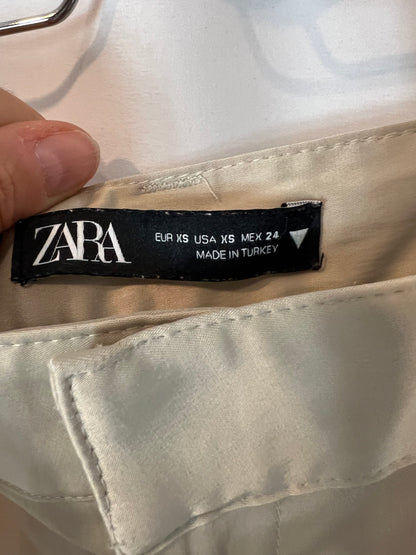 ZARA. Pantalón beige bolsillos. T XS