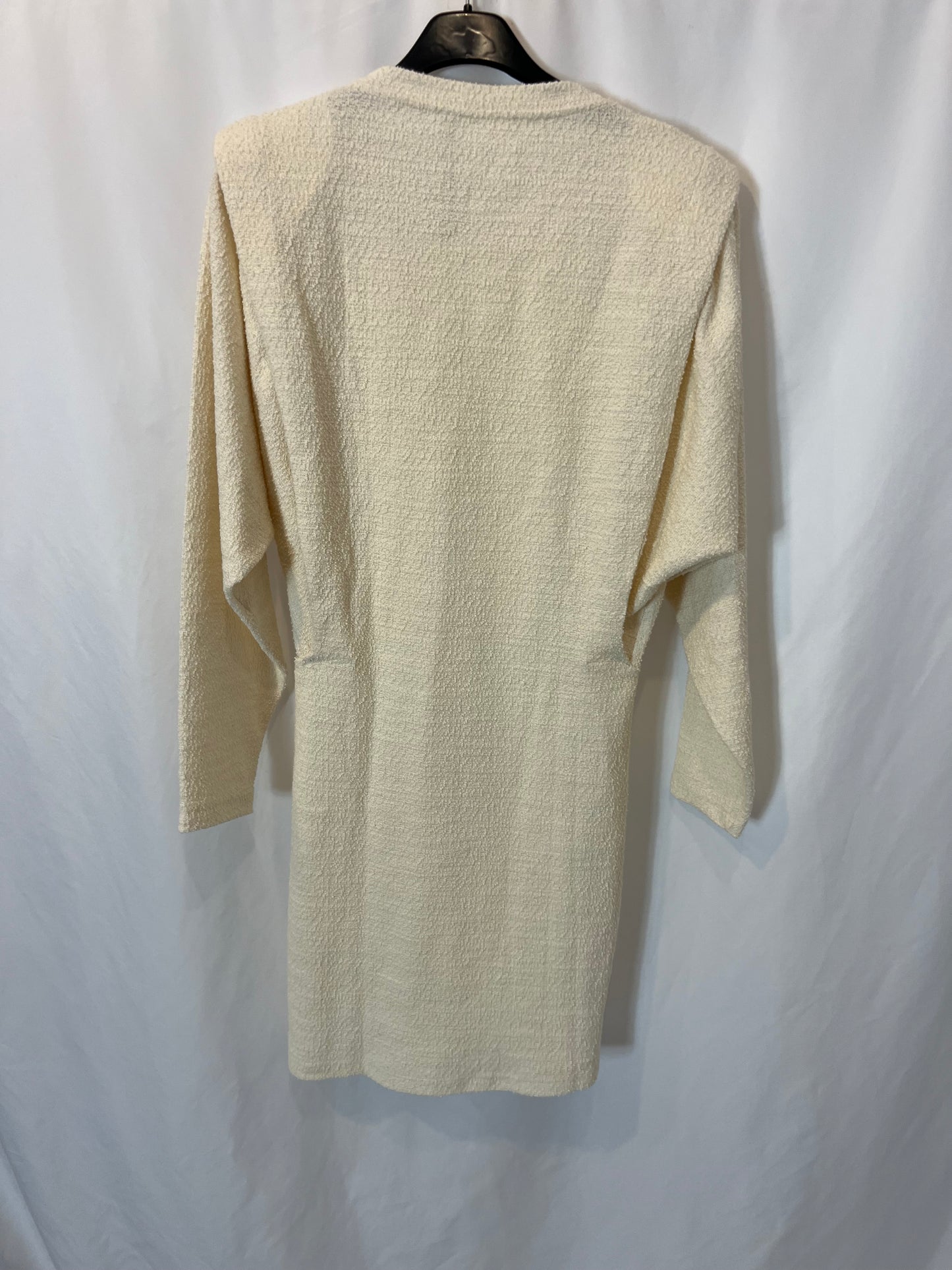 MANGO. Vestido beige textura con hombreras. T S