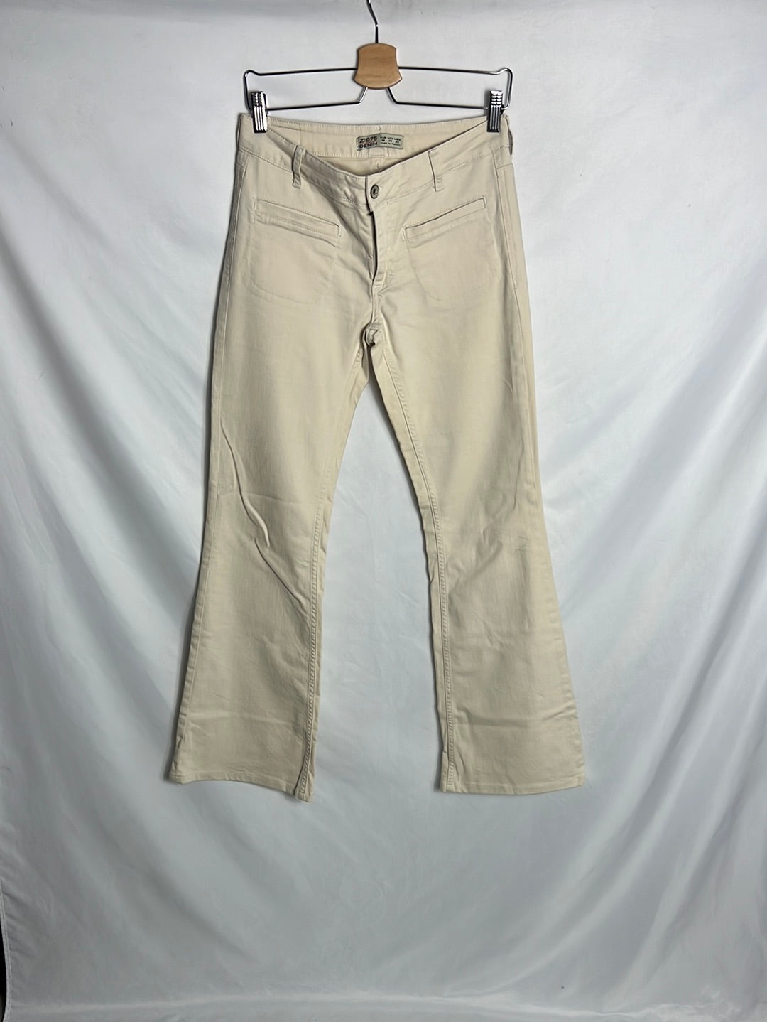 ZARA. Pantalón denim acampando beige. T 38