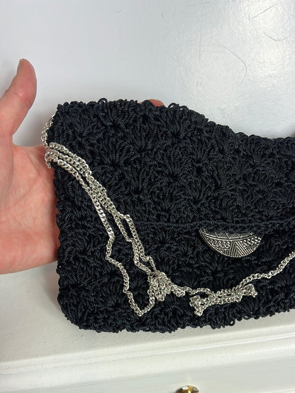 AMICHI. Bolso negro crochet