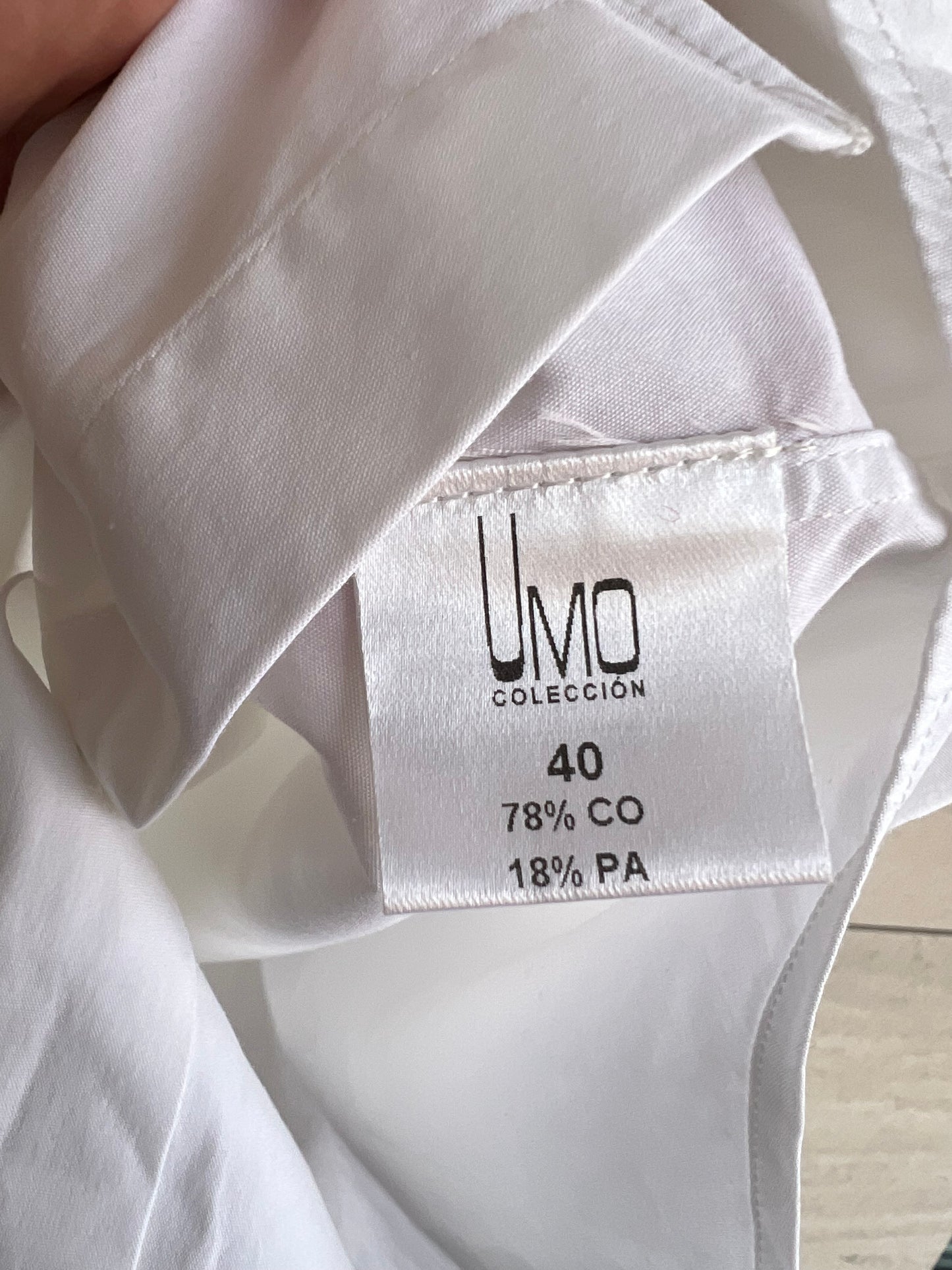 UMO COLLCETION. Camisa blanca básica.- T 40 (M)