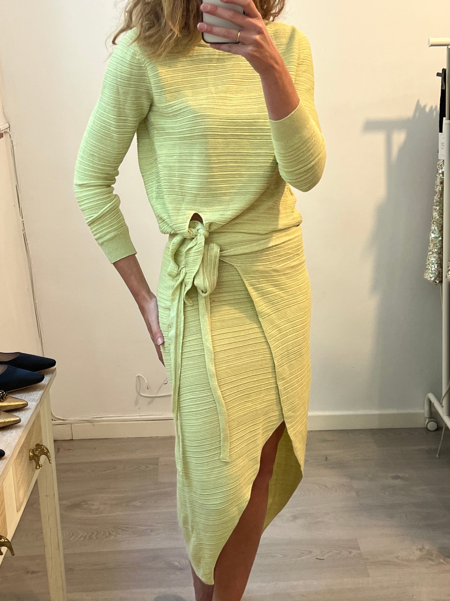 MANGO. Total look verde textura. T XS/S