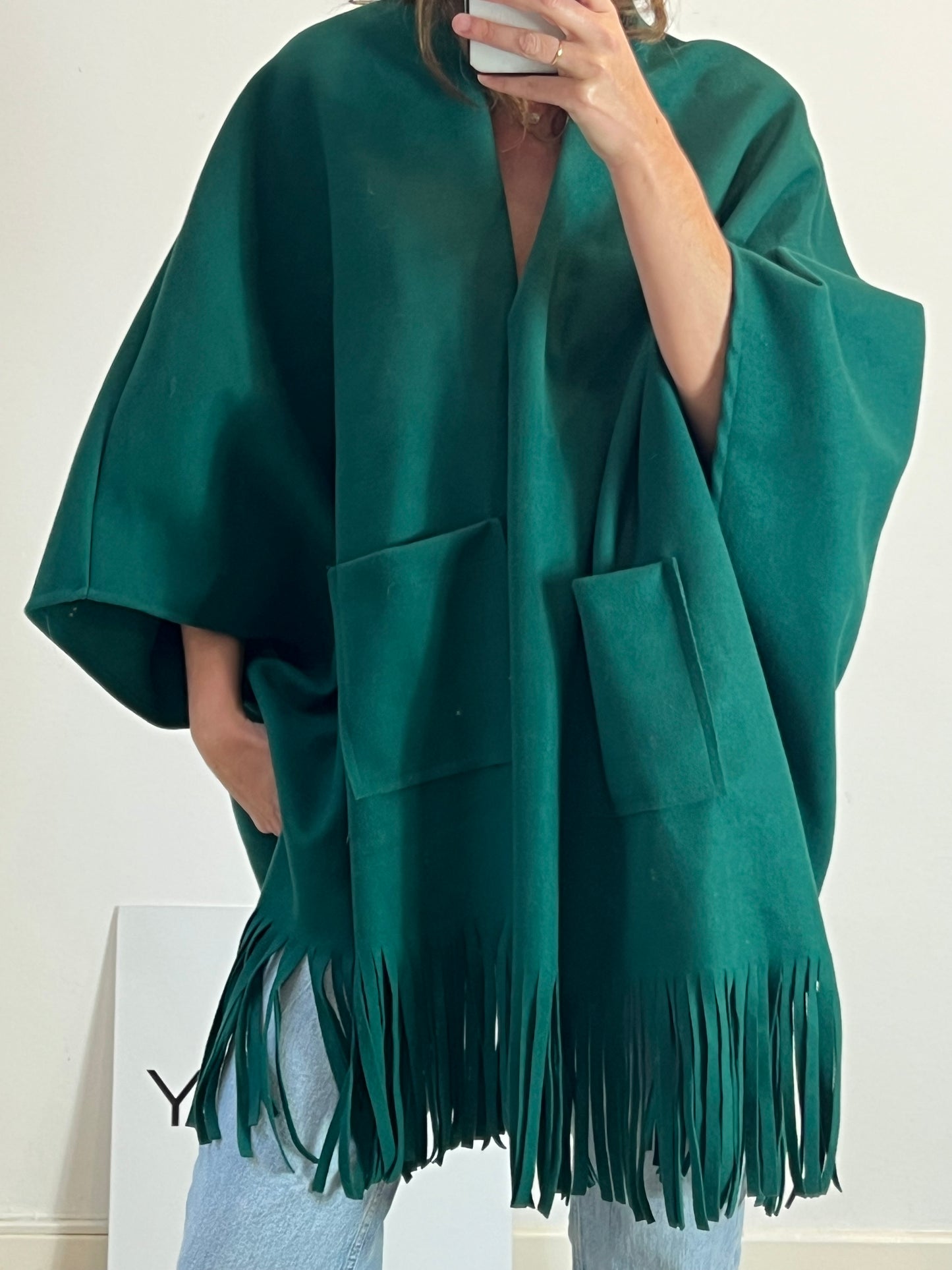 OTRAS. Chaqueta estilo poncho verde flecos TU(m/l)