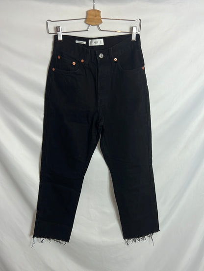 MANGO. Denim negro recto desflecado. T 36