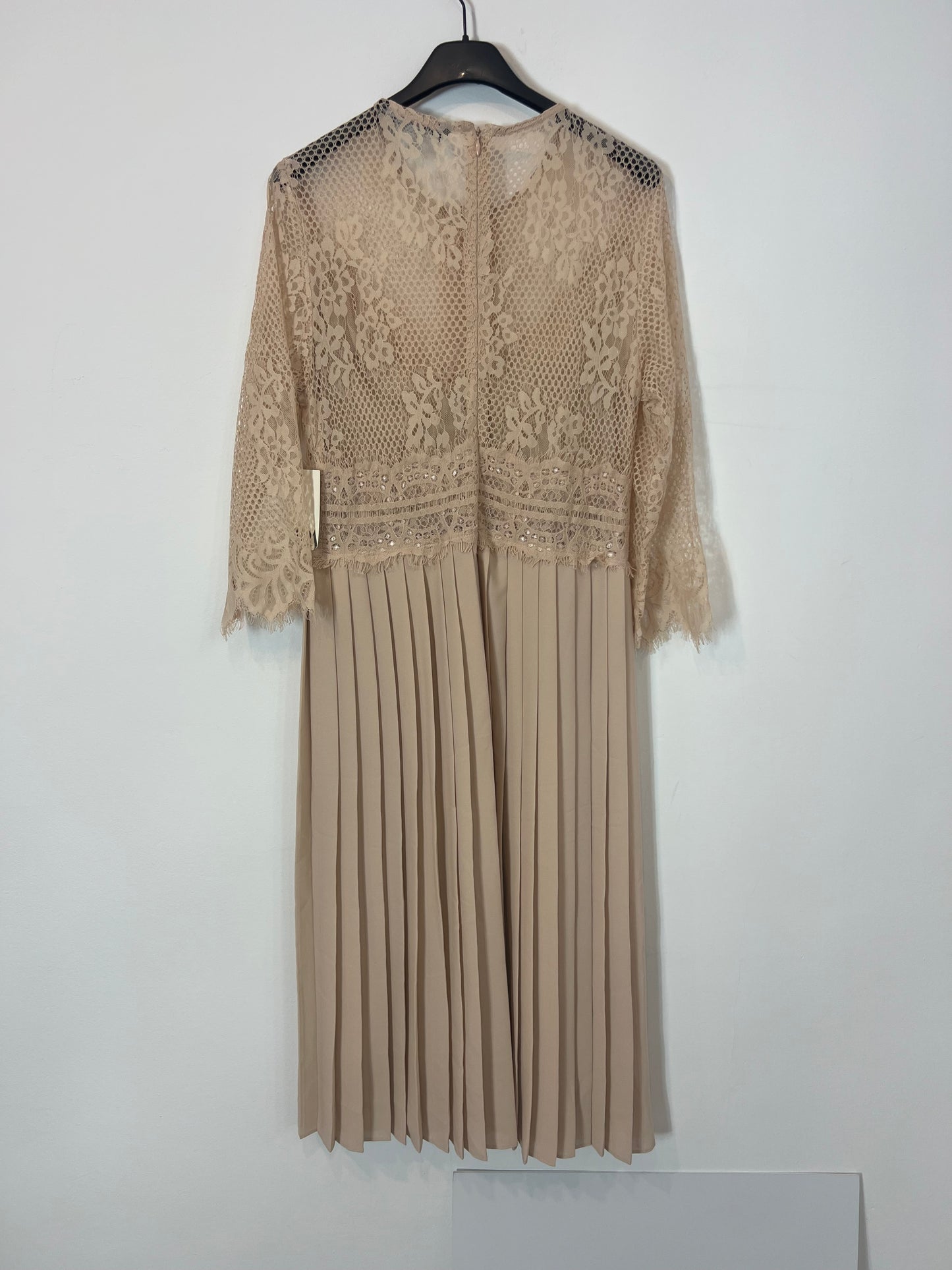 ZARA. Vestido midi encaje beige. T M