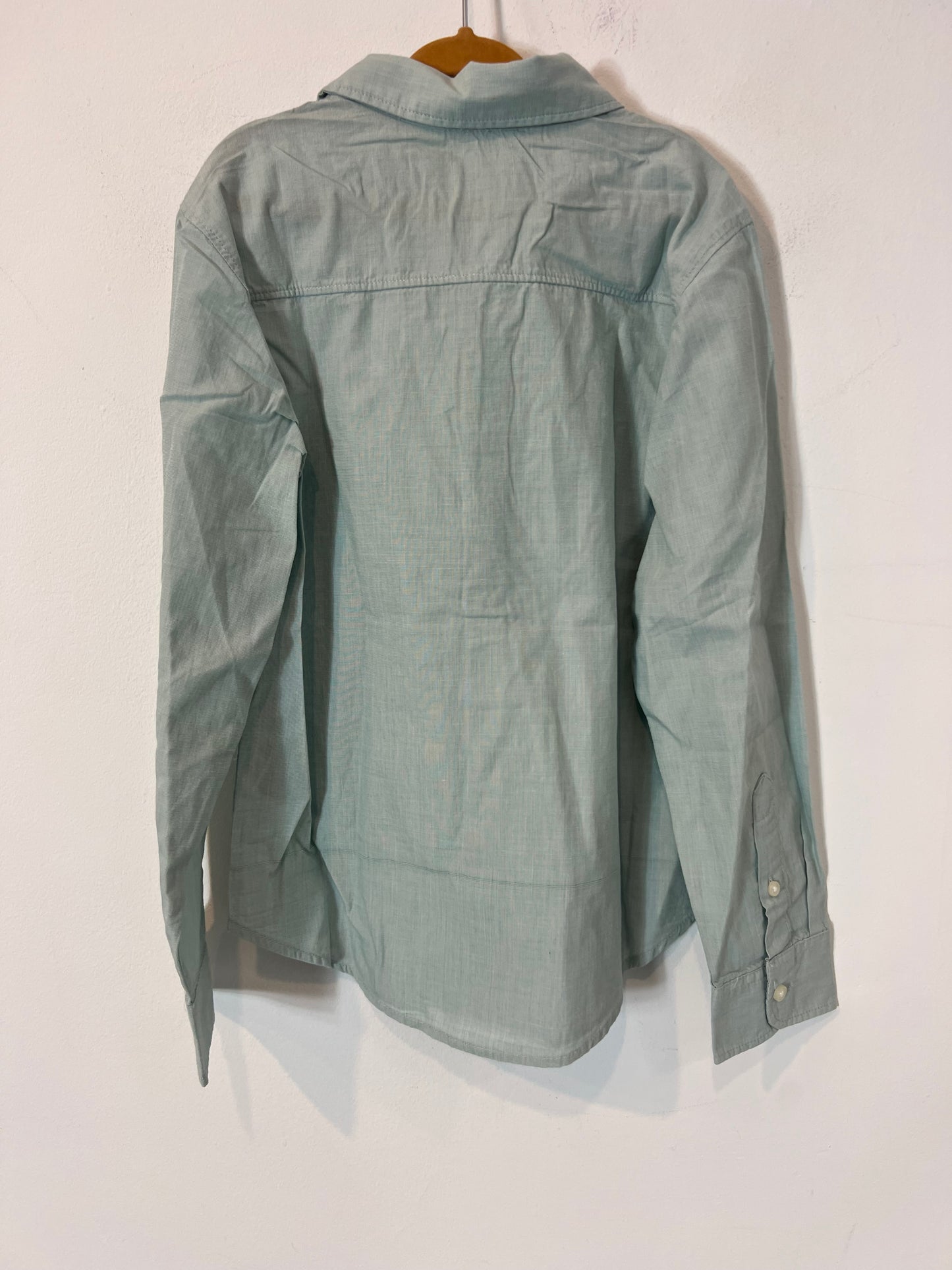 H&M. Camisa verde claro. T 7-8 años