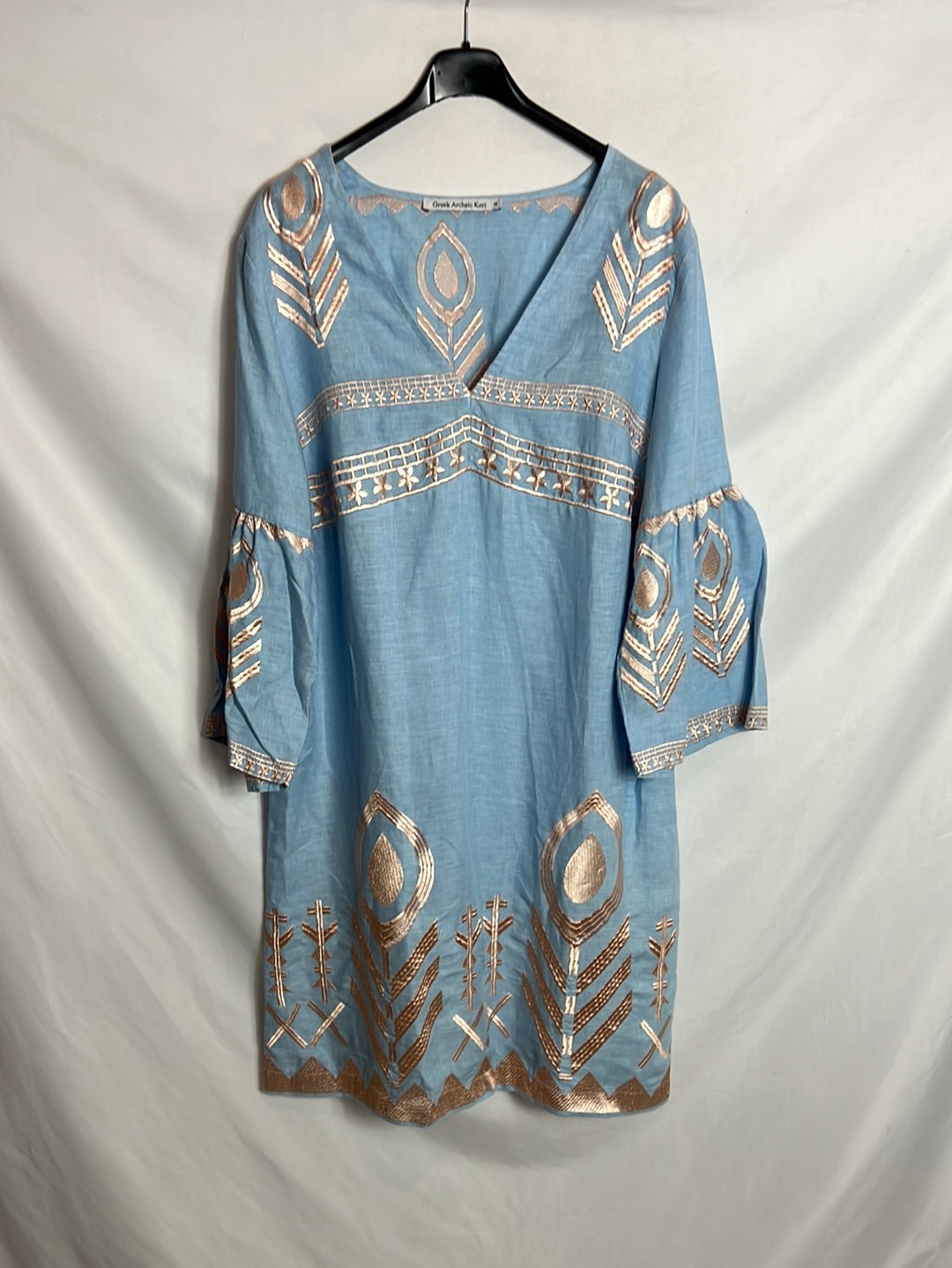 GREEK ARCHAIC KORI. Vestido lino azul bordados . T M