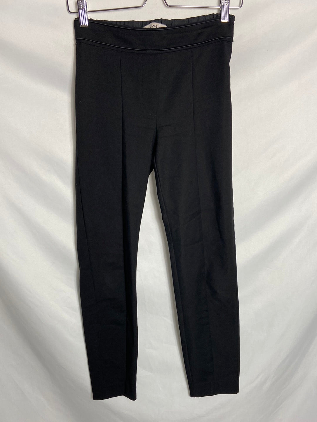 MANGO. Pantalones negros skinny T.34