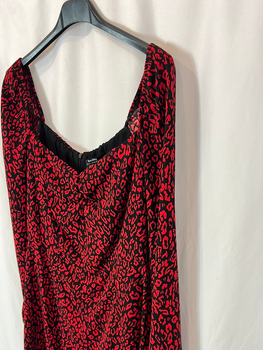 BERSHKA. Vestido corto estampado animal print. T M