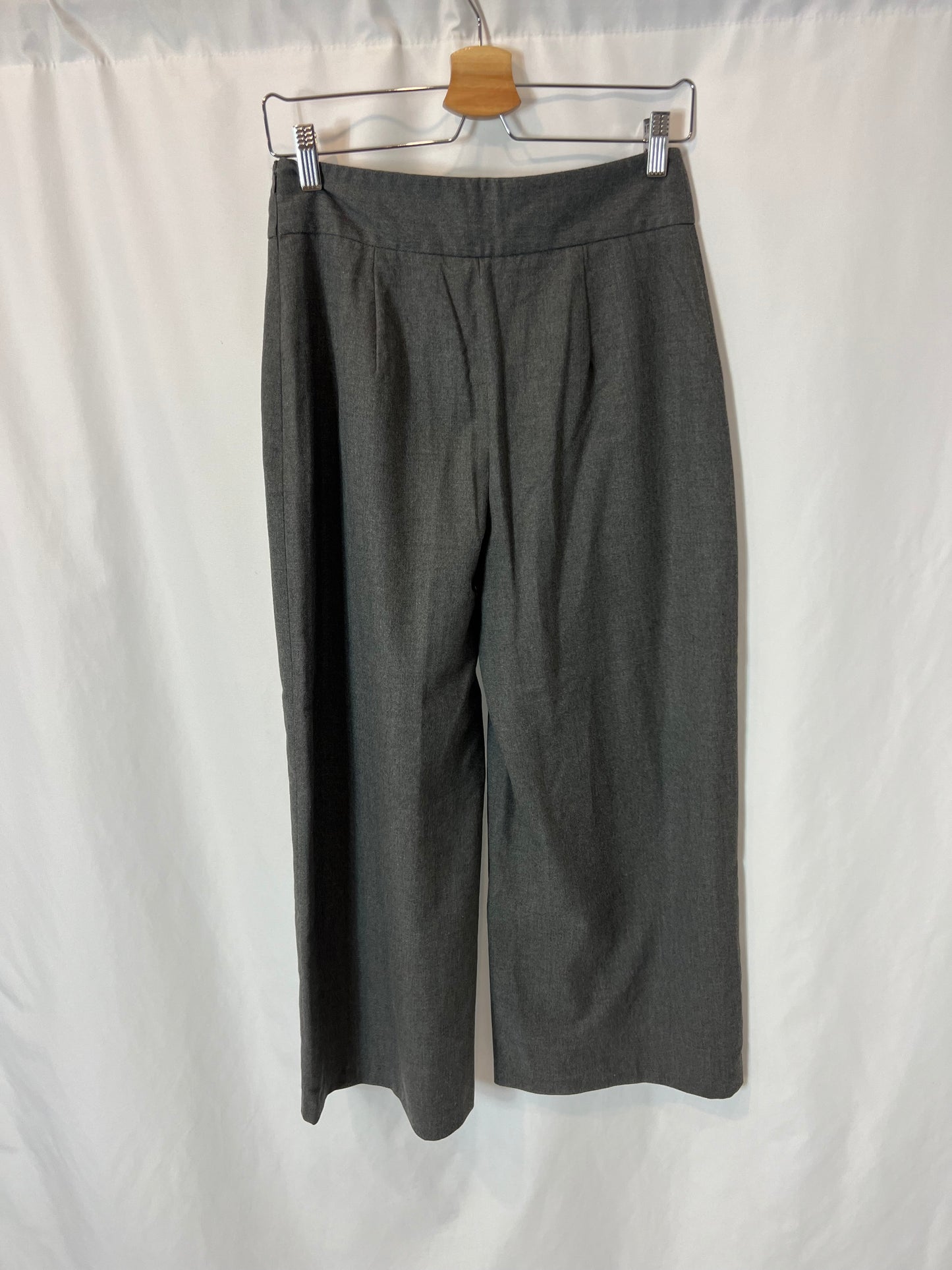 ZARA. Pantalón culotte gris T.s