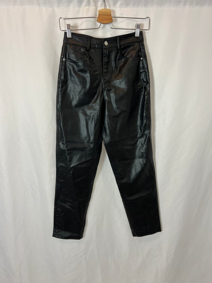 ZARA. Pantalón negro efecto piel  T.34