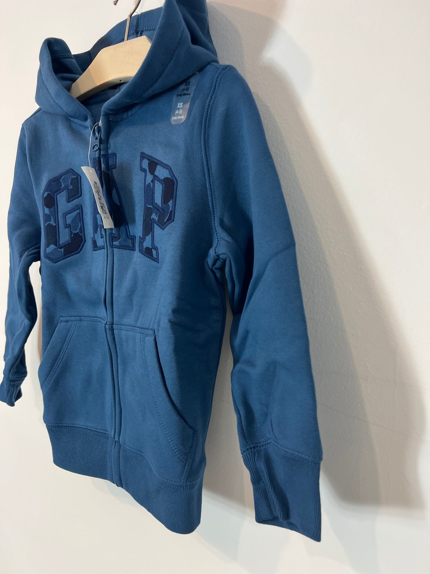 GAP. Sudadera azul cremallera. T 4-5 años