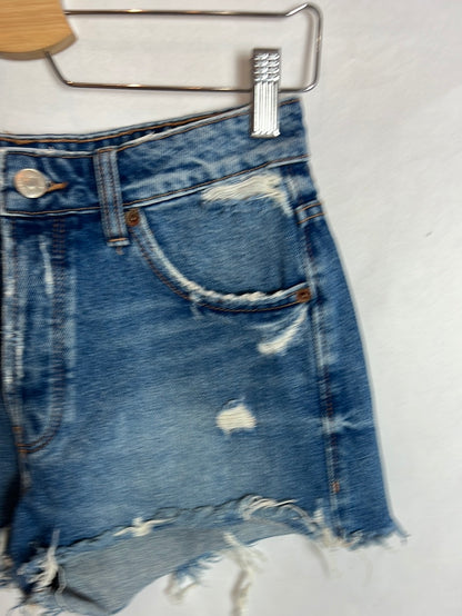 ZARA. Short vaquero deshilachado T. 36