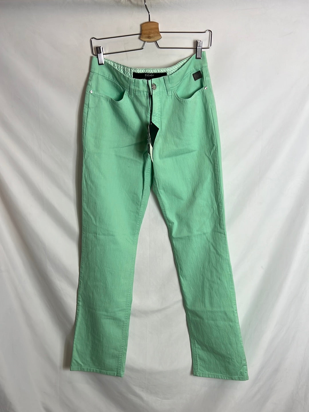 ESCADA SPORT. Pantalón recto elástico verde claro . T 40