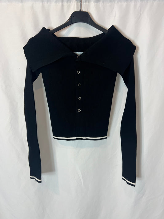 ZARA. Top canalé negro abotonado. T S