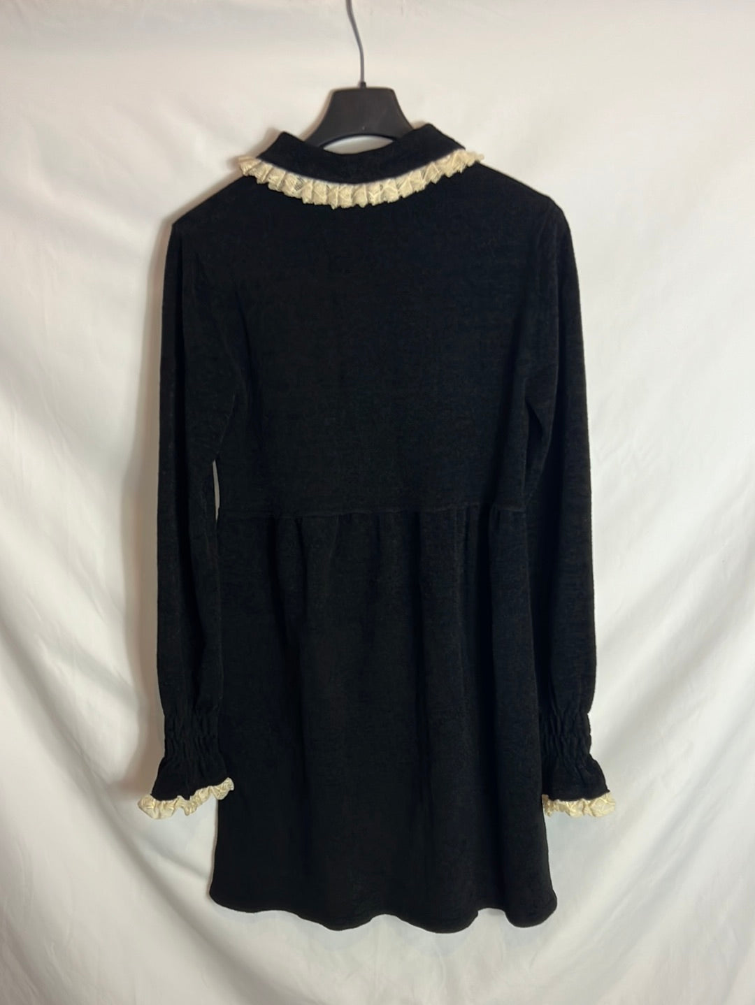 ZARA. Vestido negro textura detalle encajes. T S