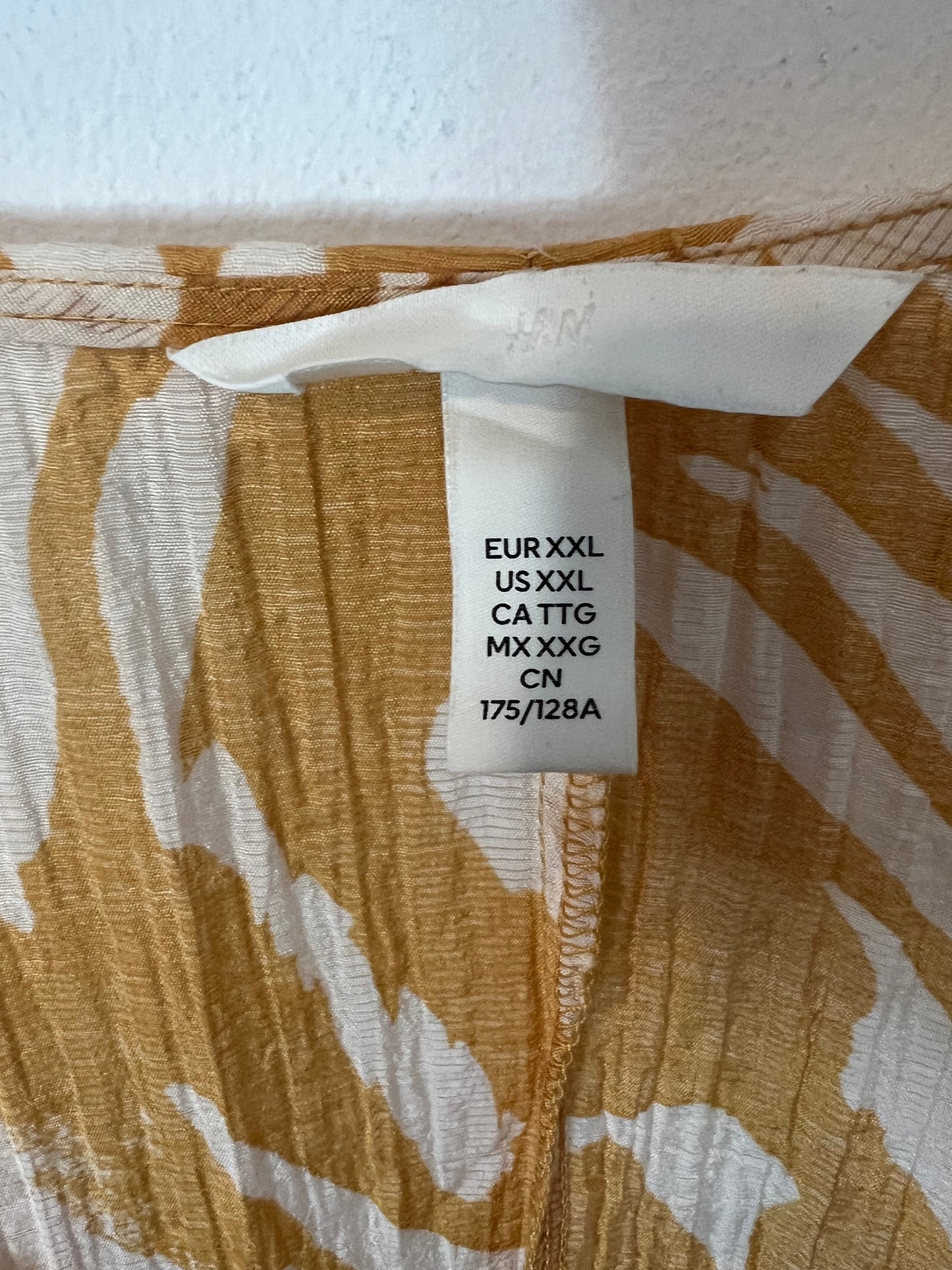 H&M. Vestido largo estampado efecto plisado T.xxl