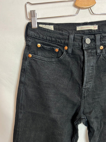 LEVI’S. Denim negros rectos. T 27(38)