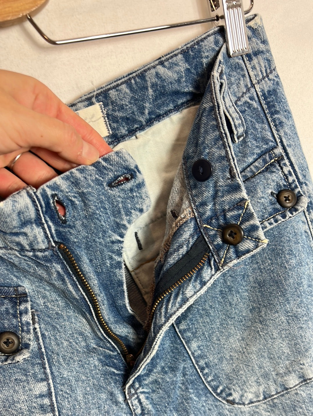 FREE PEOPLE. Denim fluido efecto desgastado. T 25 (36)