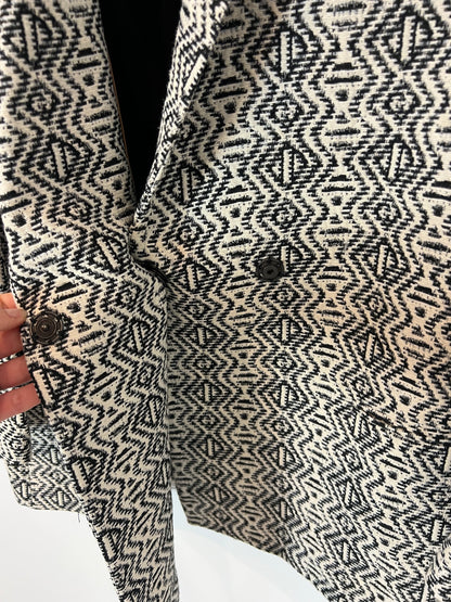 ETÉ COMME HIVER. Chaqueta textura estampado geométrico. T 38