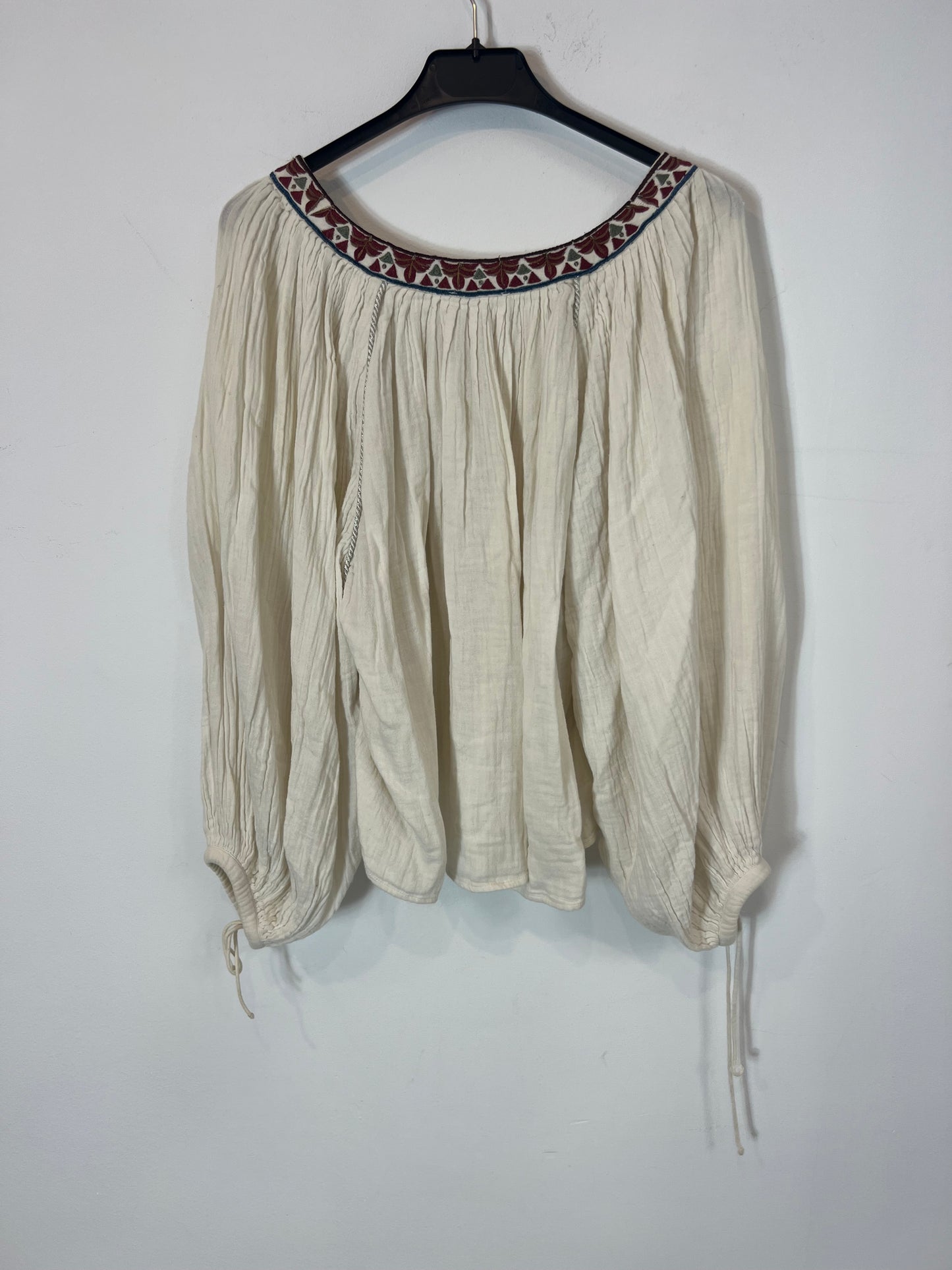 TEN TWELVE. Blusa beige detalle cuello bordado T.0 (xs/s)