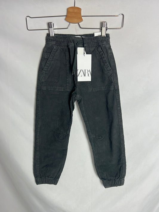 ZARA. Pantalón pana gris estilo jogger. T 6 años