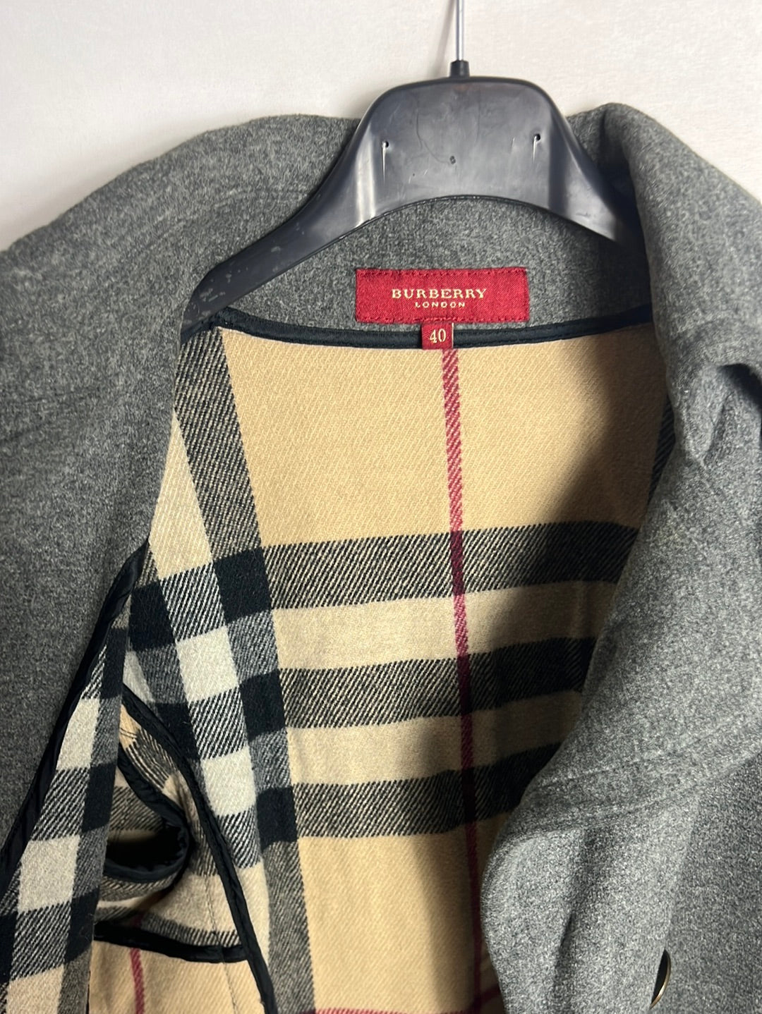 BURBERRY. Chaqueta gris doble botonadura . T 40 (Tara)