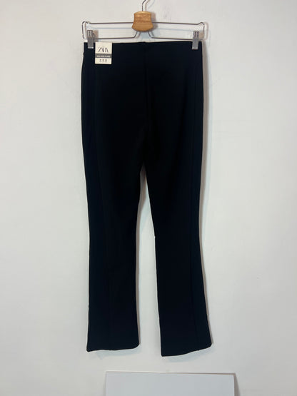 ZARA. Pantalón negro elástico. T M