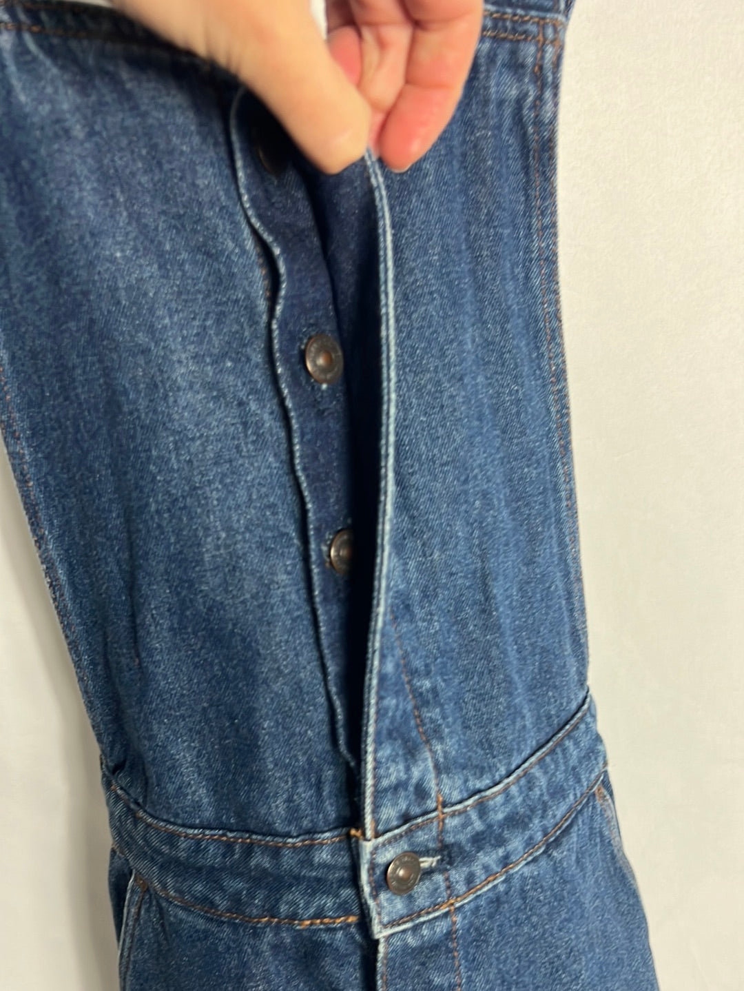 ZARA. Pero denim abotonado. TS