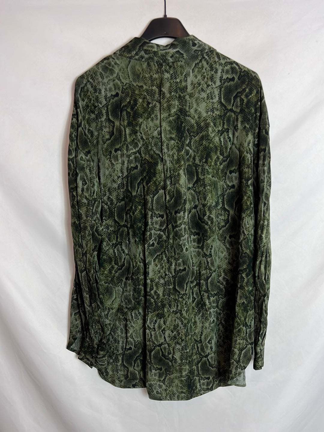 MANGO. Blusa verde animal print. T S