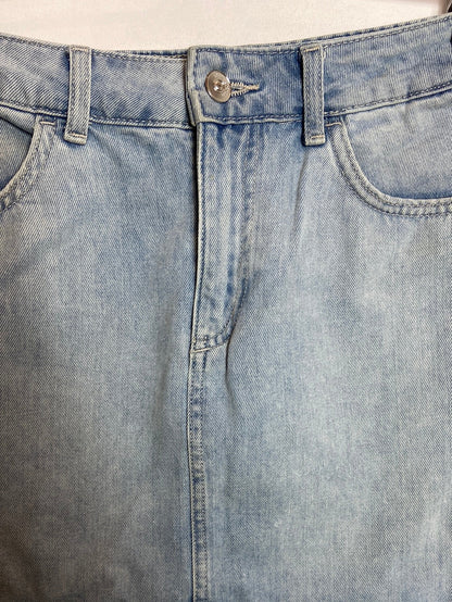 H&M. Falda denim corta T.36